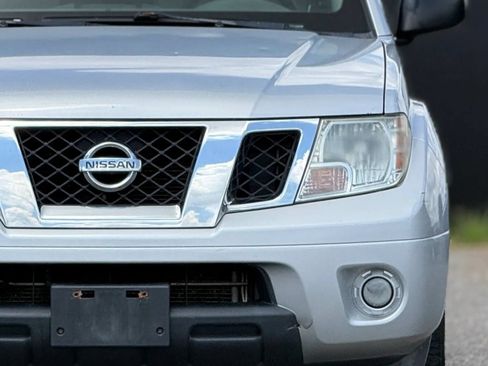 Used 2014 Nissan Frontier SV w/ SV Value Truck Package AWD/4WD image 12