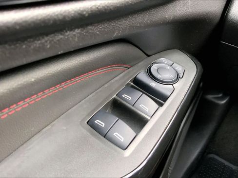 Used 2025 Chevrolet Trax RS w/ Sunroof Package FWD image 36