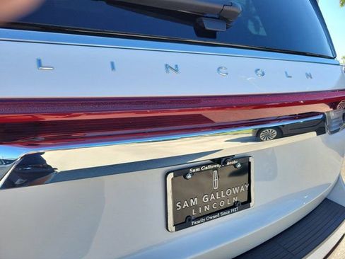Used 2024 Lincoln Navigator Reserve AWD/4WD image 11