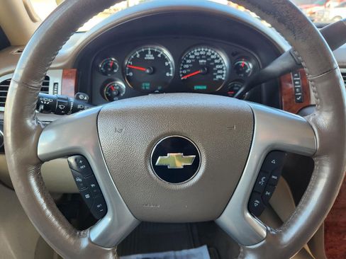 Used 2014 Chevrolet Suburban LTZ image 10