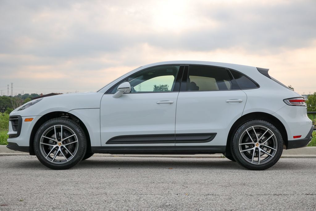 Certified 2026 Porsche Macan AWD/4WD image 2