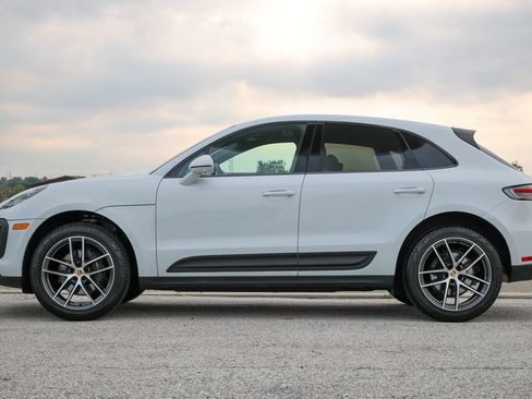 Certified 2026 Porsche Macan AWD/4WD image 2