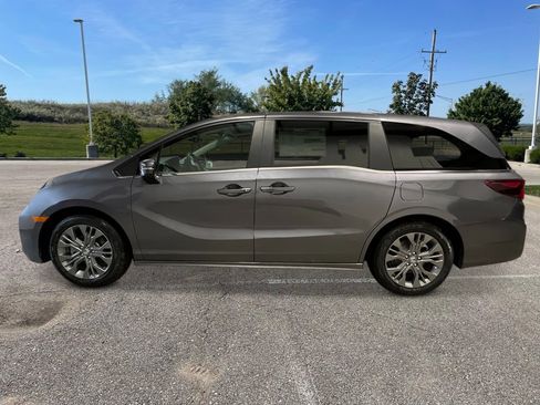 New 2026 Honda Odyssey Touring image 2