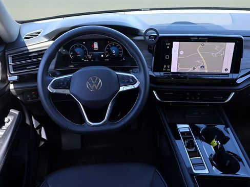 Used 2024 Volkswagen Atlas SEL image 15