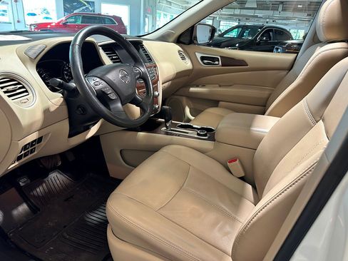 Used 2019 Nissan Pathfinder Platinum AWD/4WD image 7