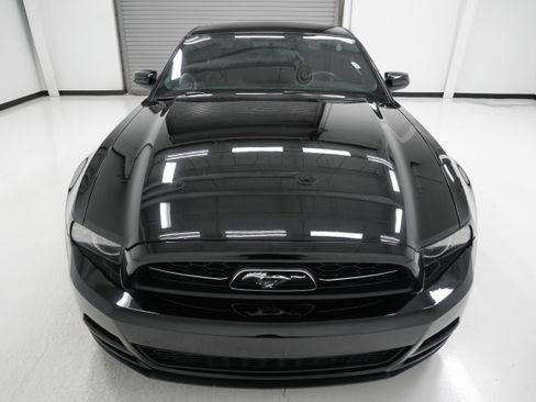 Used 2013 Ford Mustang Premium image 2