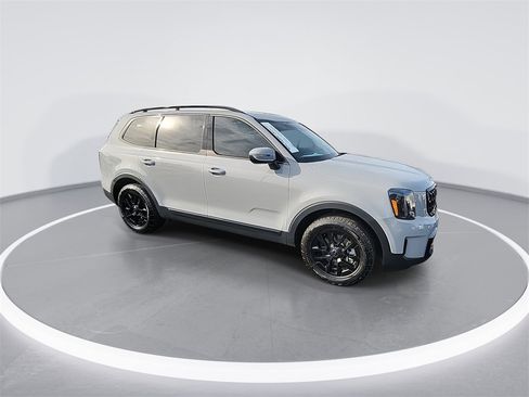 Used 2025 Kia Telluride AWD image 2