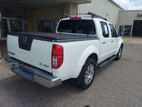 Used 2011 Nissan Frontier SL AWD/4WD image 7