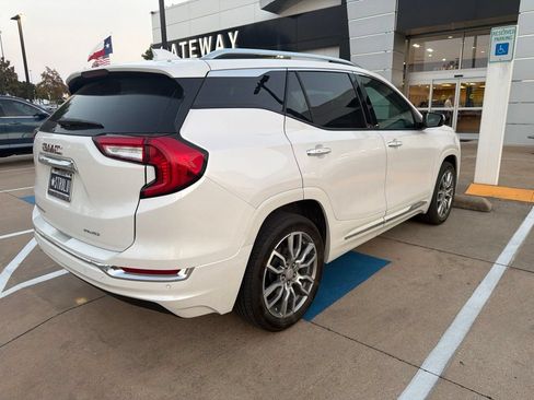 Used 2024 GMC Terrain Denali w/ Denali Premium Package AWD/4WD image 4