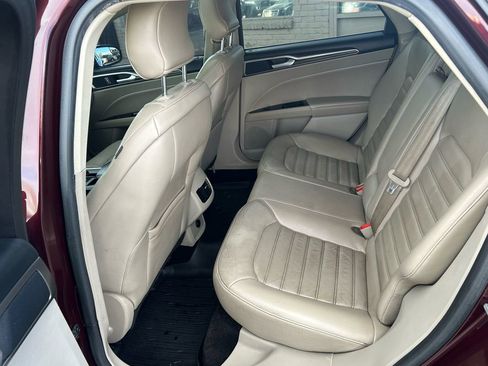 Used 2017 Ford Fusion SE w/ Fusion SE Technology Package image 7