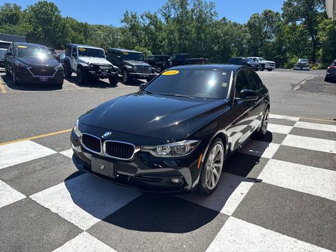Used 2018 BMW 320i xDrive Sedan AWD/4WD image 4