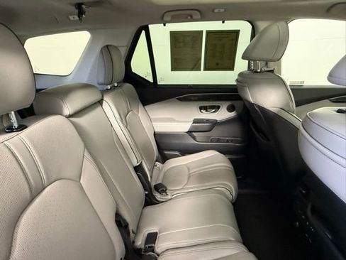 Used 2023 Honda Pilot Elite image 48