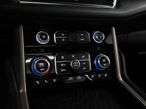 Used 2022 GMC Yukon XL Denali AWD/4WD image 24