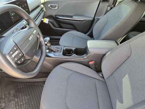 New 2025 Kia K4 LXS image 9