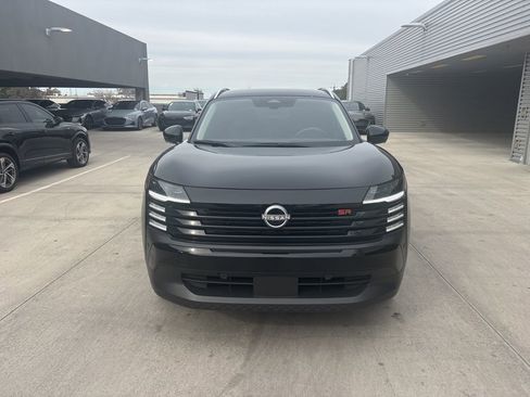 Used 2025 Nissan Kicks SR image 2