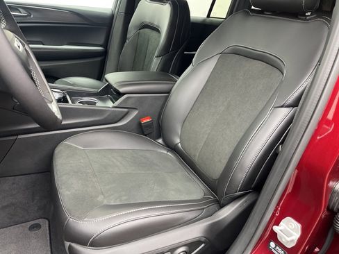 New 2025 Jeep Grand Cherokee Altitude image 8