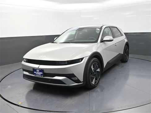 New 2025 Hyundai Ioniq 5 SE image 4