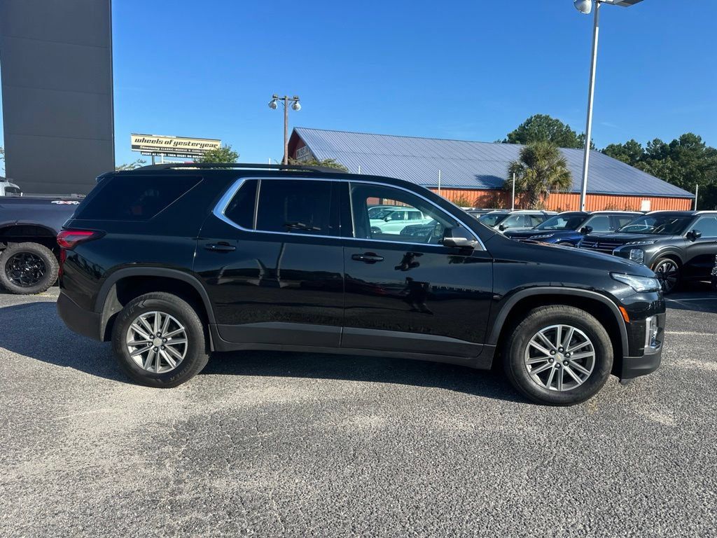 Used 2021 Chevrolet Traverse LT FWD image 2