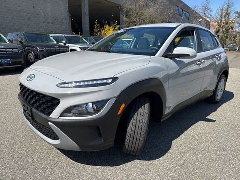 Used 2022 Hyundai Kona SE image 3