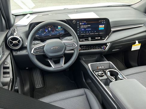 New 2027 Chevrolet Equinox LT w/ Convenience Package II FWD image 18