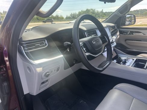 Used 2023 Jeep Grand Wagoneer Series II w/ Premium Group II AWD/4WD image 15