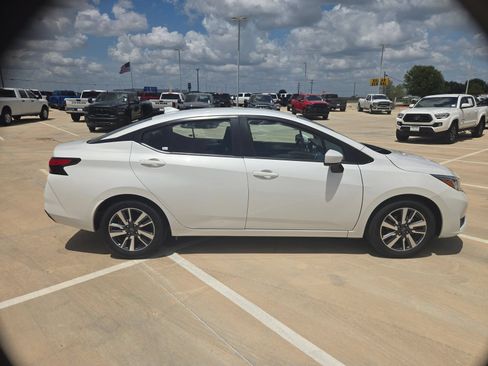 Used 2024 Nissan Versa SV FWD image 2