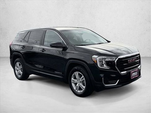 Used 2024 GMC Terrain SLE image 3