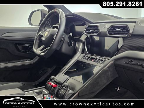 Used 2024 Lamborghini Urus Performante AWD/4WD image 17