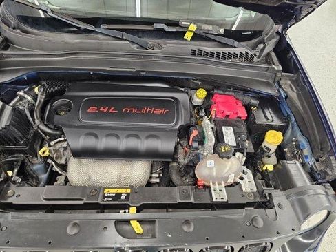 Used 2018 Jeep Renegade Altitude FWD image 35