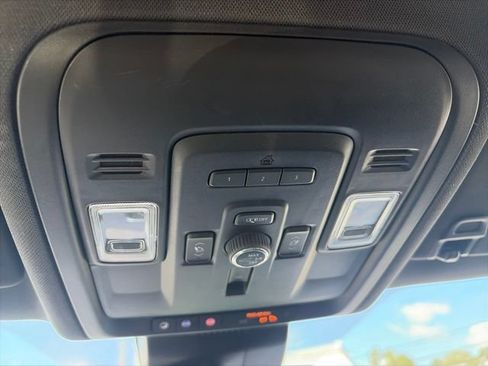 Used 2023 Chevrolet Tahoe Premier AWD/4WD image 25