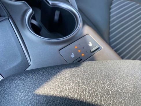 Used 2023 Toyota Camry SE image 12