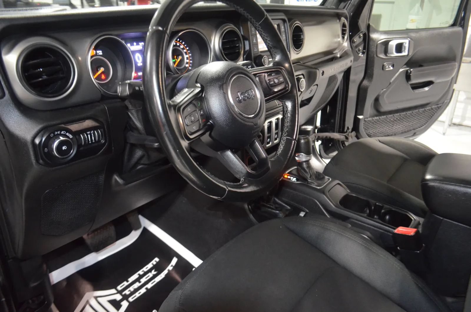 Used 2020 Jeep Wrangler Sport AWD/4WD image 14