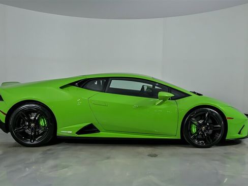 Used 2022 Lamborghini Huracan EVO RWD image 14