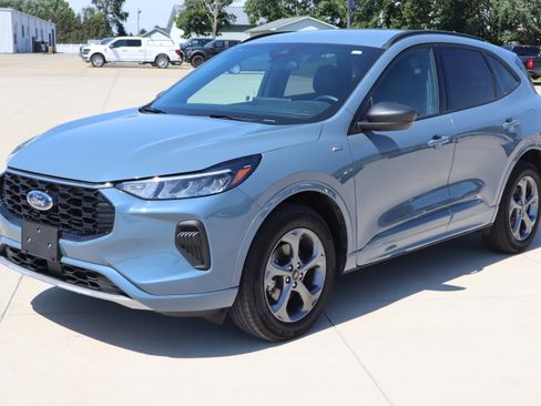 Used 2024 Ford Escape ST-Line w/ Tech Pack #1 AWD/4WD image 2