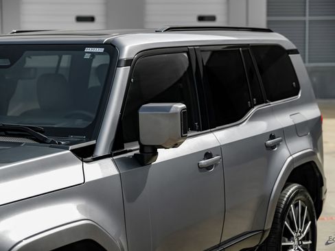 Used 2025 Lexus GX 550 w/ Accessory Package (Z1) image 24