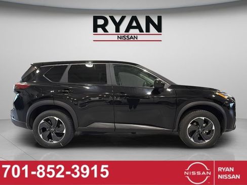 Certified 2025 Nissan Rogue SV image 18
