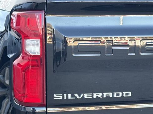 Used 2019 Chevrolet Silverado 1500 LTZ w/ LTZ Texas Edition image 6