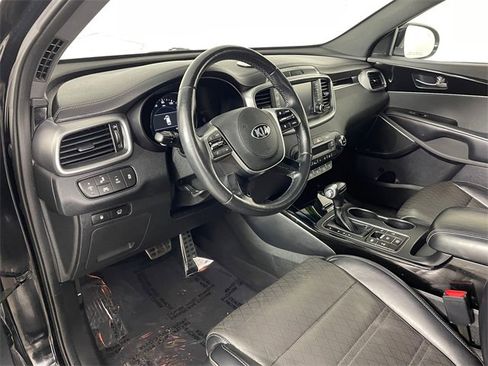 Used 2019 Kia Sorento SX image 3