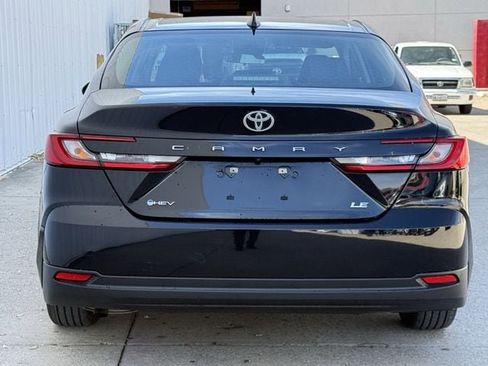Used 2025 Toyota Camry LE image 5