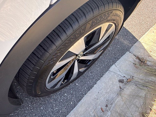 Certified 2022 Volkswagen ID.4 Pro S w/ Gradient Package AWD/4WD image 6