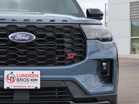 Used 2025 Ford Explorer ST AWD/4WD image 11