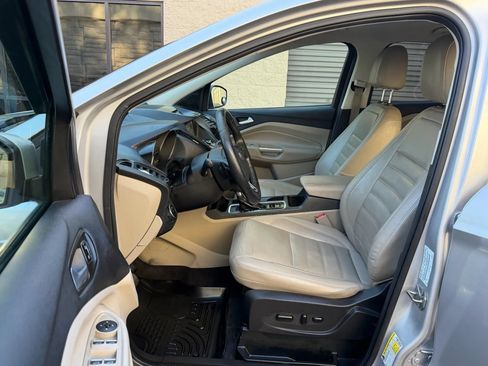 Used 2017 Ford Escape Titanium AWD/4WD image 22