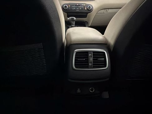 Used 2018 Kia Sorento FWD image 21