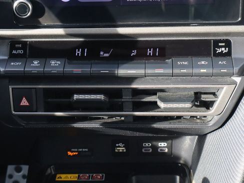 Used 2025 Toyota Camry SE image 19