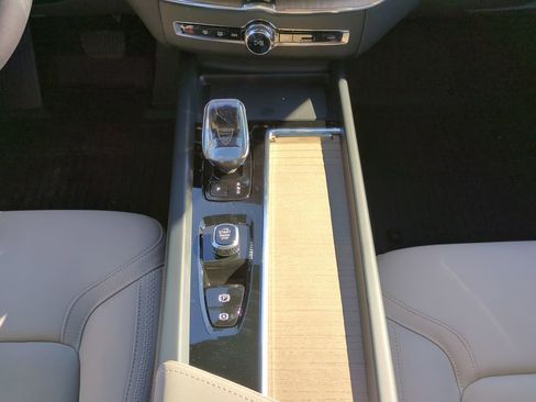 New 2026 Volvo XC60 B5 Plus w/ Protection Package Premier image 17