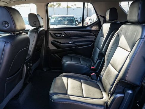 Used 2019 Chevrolet Traverse LT FWD image 17