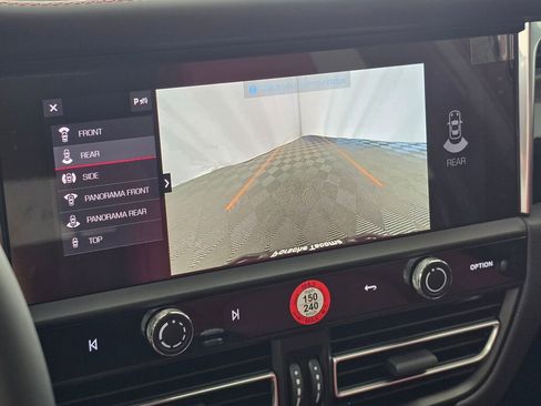 New 2026 Porsche Macan image 30