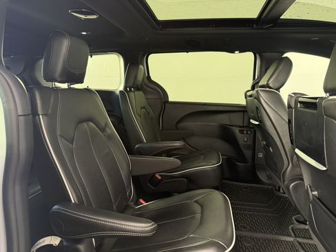 Used 2024 Chrysler Pacifica Limited w/ Uconnect Theater Family Group AWD/4WD image 14