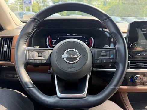 Used 2024 Nissan Pathfinder Platinum AWD/4WD image 15