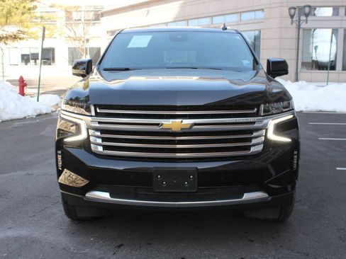Used 2023 Chevrolet Suburban High Country AWD/4WD image 3